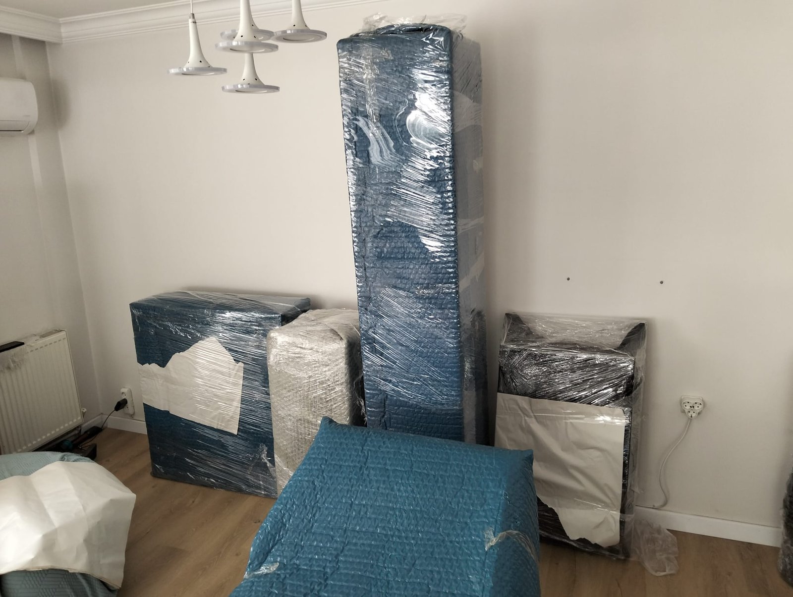 Ev içinde taşıma için hazırlanmış ambalajlı eşyalar